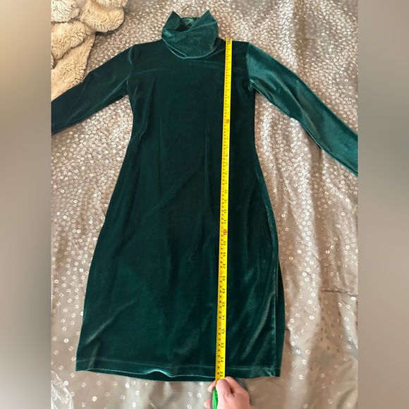 Green Velvet Mini Dress. Size Medium - Picture 8 of 15